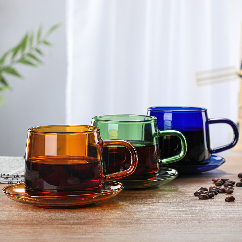 Wine Beer Store - Taza de café colorida con manos,