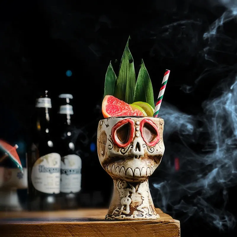 Copa de cóctel con calavera pa - Wine Beer Mix reseña y precio