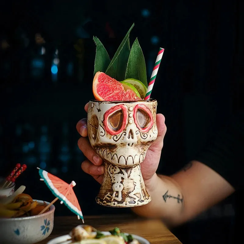 Copa de cóctel con calavera pa - Wine Beer Mix reseña y precio
