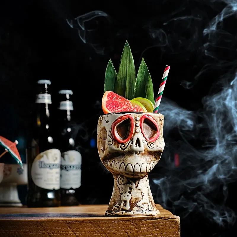 Copa de cóctel con calavera pa - Wine Beer Mix reseña y precio